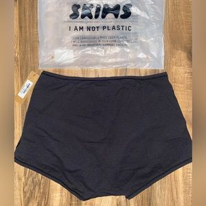 NWT Skims underwear